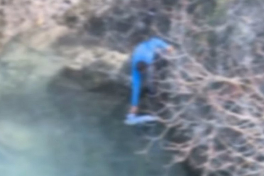 POJAVIO SE DRAMATIČAN SNIMAK SPASAVANJA BEBE: Mališan plutao u hladnoj Morači (UZNEMIRUJUĆI VIDEO)