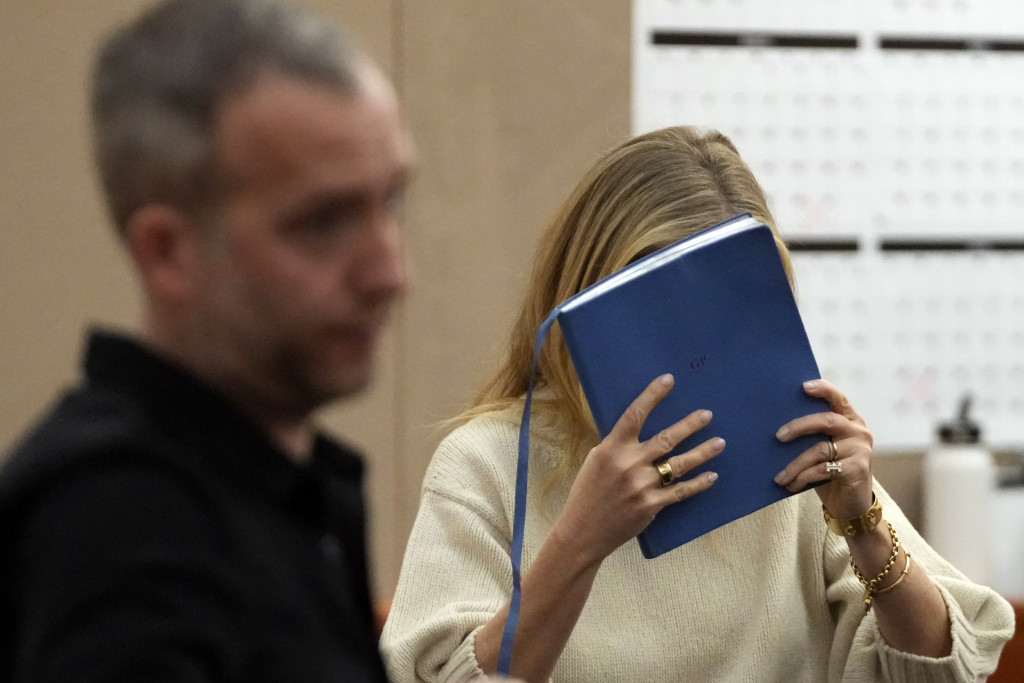 Udarila ga, pa ga ostavila sa teškim povredama da leži u snegu: Glumica na ivici NERVNOG sloma, ovo može da joj uništi karijeru