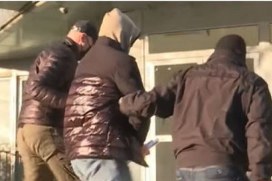 UHAPŠEN ZBOG TRGOVINE LJUDIMA: Maloletnoj ćerki ugovorio brak za 30.000 evra