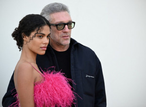 Tinejdžerske bubuljice, a ljubi STARCA: Tina je pokazala svoje pravo lice