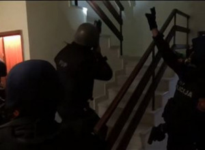 DECA DOŽIVELA TRAUMU: Policajci upali u pogrešan stan na Cetinju