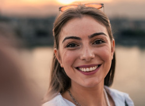 Lekari širom sveta govore o ovom slučaju: Devojka nije imala NIJEDAN SIMPTOM, tražila je da joj SNIME PLUĆA, pa su se ŠOKIRALI