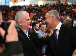 OBRAĐENO 100 ODSTO UZORKA: Pogledajte sa kakvim debaklom Đukanović ide u istorijsku prošlost