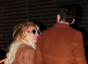 Britni Spirs pokrenula glasine o RAZVODU: Njen muž tvrdi da je sve u redu, a njeni snimci na Instagramu su kao iz HOROR FILMA