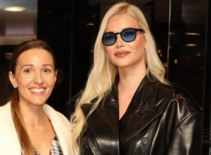 Koja vam se odevna kombinacija više sviđa? Jelena Đoković i Sofija Milošević pozirale ZAJEDNO ispred pozorišta
