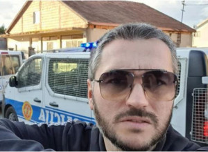 SUMNJAO U KUPOVINU GLASOVA PA UPALIO KAMERU Ne mareći za policiju aktivisti DPS-a nasrnuli na njega kao hijene (VIDEO)