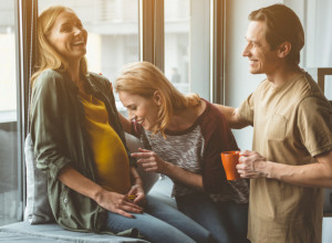 Bila je SUROGAT majka i radila je za POZNATU ženu: "Bila je ODVRATNA prema meni, ismevala me i na kraju mi je PAKAO napravila"