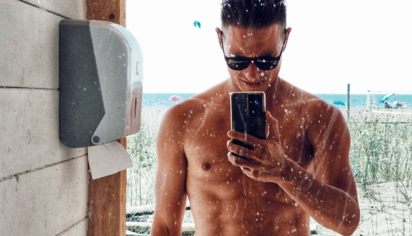 Za njega tvrde da je SRPSKI Bred Pit: Sada je jedan od najpoželjnijih NEŽENJA, a nekada je bio sa OVOM lepoticom!