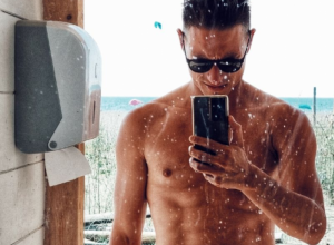 Za njega tvrde da je SRPSKI Bred Pit: Sada je jedan od najpoželjnijih NEŽENJA, a nekada je bio sa OVOM lepoticom!