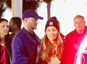 Zbog njega su žene gubile GLAVU: Slavni pevač danas ima 42 godine i svi se pitaju šta mu se desilo sa LICEM?