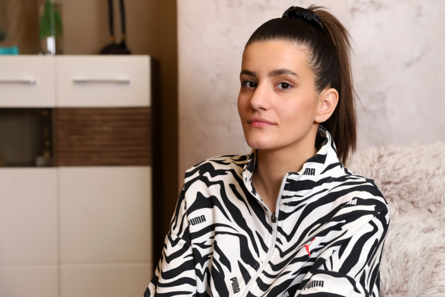 Mina (21) iz Leskovca ima SMRTONOSNU bolest: Kada joj je ostalo MESEC dana života, desilo se čudo (VIDEO/FOTO)
