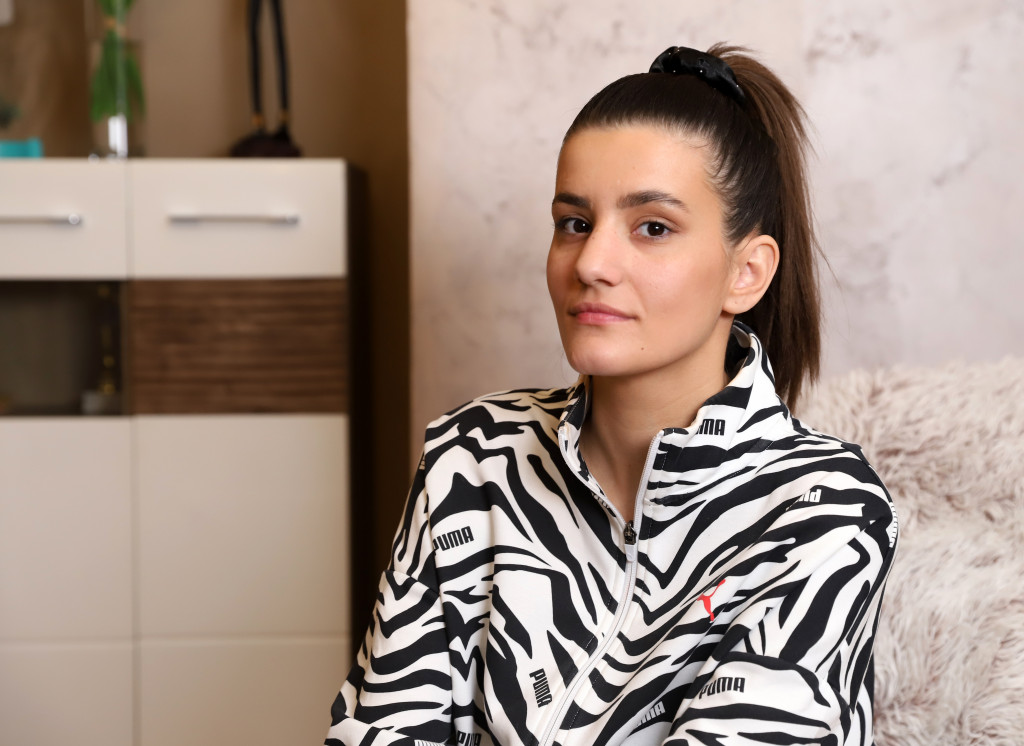 Mina (21) iz Leskovca ima SMRTONOSNU bolest: Kada joj je ostalo MESEC dana života, desilo se čudo (VIDEO/FOTO)