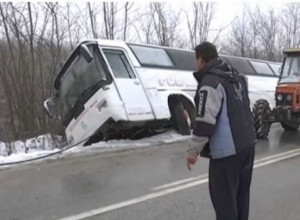 AUTOBUS SLETEO SA PUTA: Sedam putnika prevezeno u bolnicu