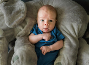 Sasvim obično fotografisanje bebe se pretvorilo u pravi PAKAO: Na slikama su OVO ugledali i oduzeli se od JEZE i straha!