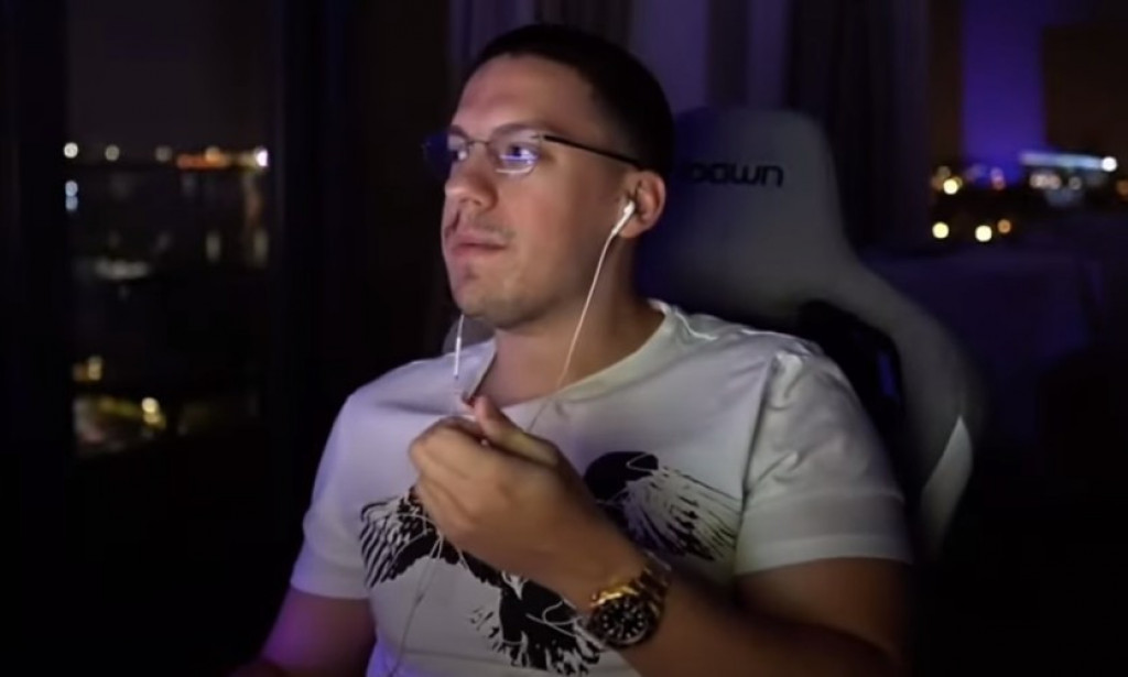 Bahati Baka Prase se IŽIVLJAVA nad svojom devojkom: "Ajde ćuti, NOKAUTIRAĆU TE"