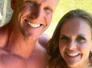 "Mogla si bar da ISFOTOŠOPIRAŠ te STRIJE": Majka šestoro dece postavila sliku golog STOMAKA, pa dobila PROZIVKE, njen muž je svima OVAKO odgovorio!