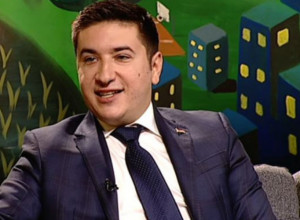 Dajković na sednici skupštine ponudio Ivanu Vukoviću mesto portira
