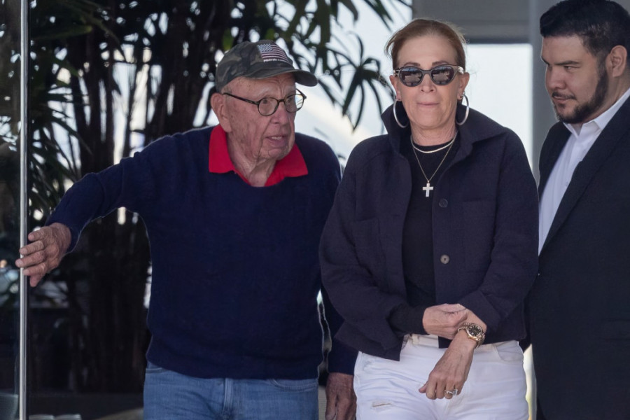 MILIJARDER (92) i dalje lomi SRCA ženama: Ostavio je 26 godina mlađu verenicu, a OVO je bizaran razlog!