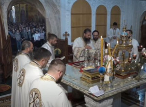MILATOVIĆ NA LITURGIJI U PODGORICI Joanikije: "Želimo da dužnost obavljate uspešno"