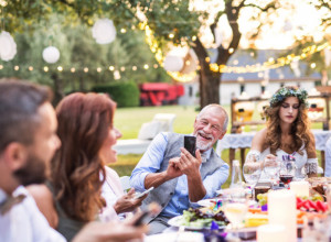 Idete na svadbu, a ne znate šta da obučete? Izabrali smo tri top kombinacije u kojima ćete sigurno biti primećeni