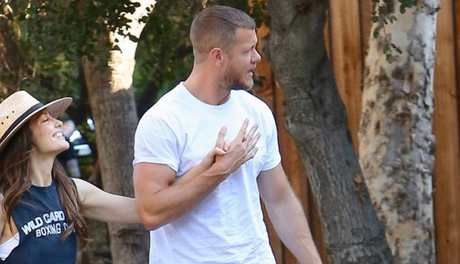 Snimci njegovog "GOLOG" nastupa preplavili su TikTok: Bolest mu godinama UNIŠTAVALA izgled, a sada žene ne prestaju da pričaju o tome koliko je ZGODAN (VIDEO)