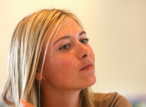 Nekadašnja teniserka izgleda NEPREPOZNATLJIVO: Marija Šarapova svojim pojavljivanjem izazvala buru komentara!