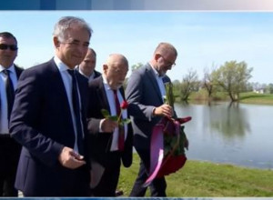 MESIĆU POZLILO U JASENOVCU! Bivšem predsedniku Hrvatske se slošilo na komemoraciji, HITNO mu doneli vodu i stolicu!