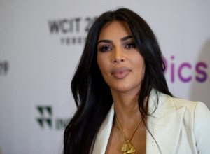 Kim Kardašijan opet razljutila JAVNOST: Povela je Nort (12) na crveni tepih, pa ZBUNILA sve onim što je devojčica OBULA!