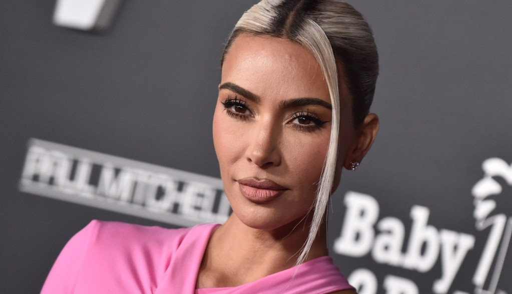 Mokra kosa Kim Kardašijan biće ultimativni trend ovog leta: Žene su potpuno oduševljene jer se lako stilizuje, a izgleda šik