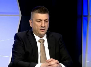 Vučurović sumnja da Novović dobija instrukcije sa drugih adresa sa ciljem slabljenja DF-a