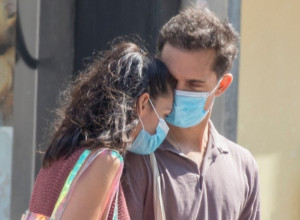 Najpoželjniji frajer Evrope odlepio za Tatjanom iz Svilajnca: Poznati glumac očaran je prelepom Srpkinjom, a evo čime se ona bavi