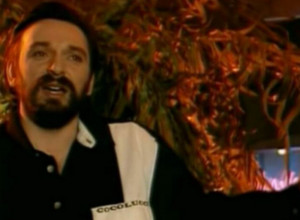 Cela bivša Juga je pevala njegov hit: Bio je velika ZVEZDA 90-ih, a onda je NESTAO posle velike tragedije, evo kako PEVAČ danas izgleda