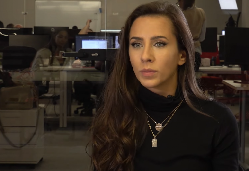 Glumica Ivana Dudić postaje IKONA stila: Kombinacija joj je istakla SVAKU oblinu, a za ovim PANTALONAMA Srpkinje lude jer su HIT sezone!