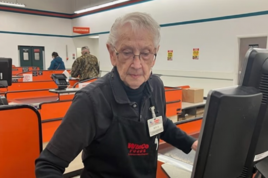 Gorko-slatka priča iz Amerike: Beti (92) radi preko 70 godina i još ne može da se penzioniše zbog ovog DUGA