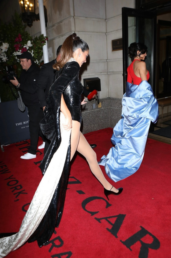 Važila je za SMERNU, a sada se pojavila praktično GOLA na Met Gali: "Devojko šta ti se desilo, postala si ISTA kao svoje sestre"