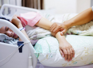 Zbog leka počela da gori iznutra: Jeziva ispovest učiteljice koja se probudila se sa osipom oko očiju, koji je eksplodirao u  borbu za život