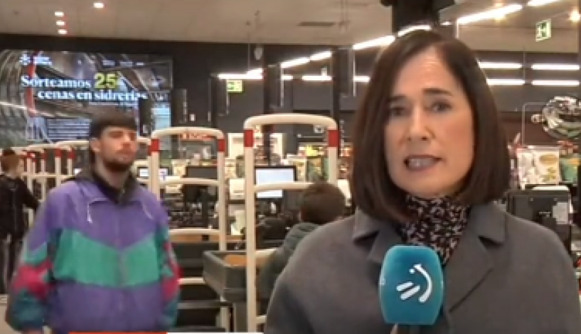 Nije primetio KAMERE, pa pljačkao prodavnicu UŽIVO u programu: Najčudniju reakciju je pokazala REPORTERKA