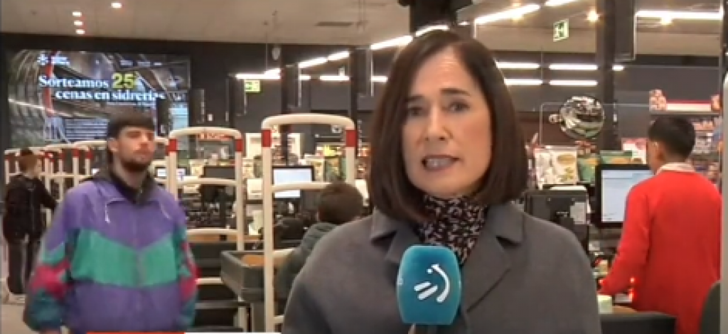 Nije primetio KAMERE, pa pljačkao prodavnicu UŽIVO u programu: Najčudniju reakciju je pokazala REPORTERKA