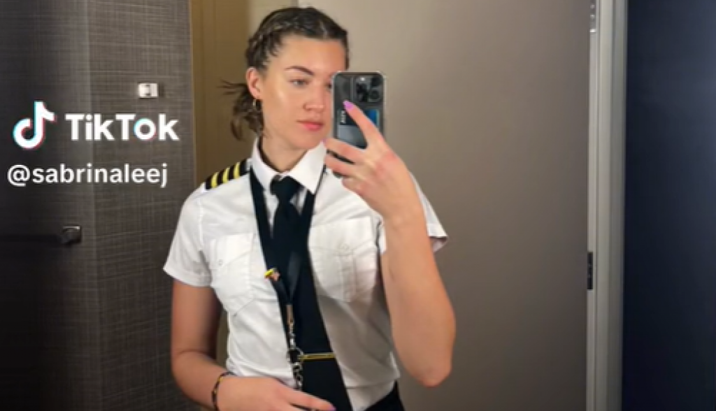 Lepa Sabrina je uzor drugim ženama: Kada kroči u avion svi misle da je stjuardesa, ali varaju se!