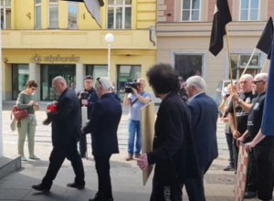 SA ŠAHOVNICAMA MARŠIRALI ZAGREBOM: Održana komemoracija u znak sećanja na Blajburg, jedan detalj je posebno UPEČATLJIV (VIDEO)