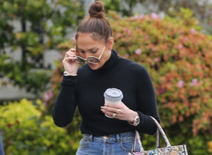 Srpkinje poludele za ovom torbom: Apsolutni je hit proleća i čim se pojavi u prodavnicama, rasproda se brzinom svetlosti