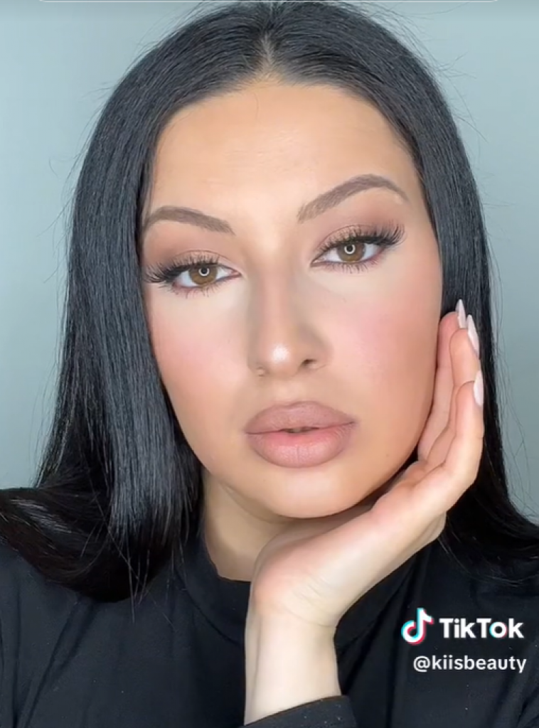 Ova transformacija je ZAPALILA društvene mreže: Svi se pitaju da li je ovo Monika Beluči!