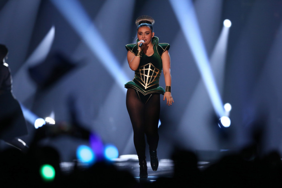 Jedna žena joj čak njušila PAZUHE: Evo šta je predstavnica Norveške na "Evroviziji" radila pre samog nastupa (FOTO)