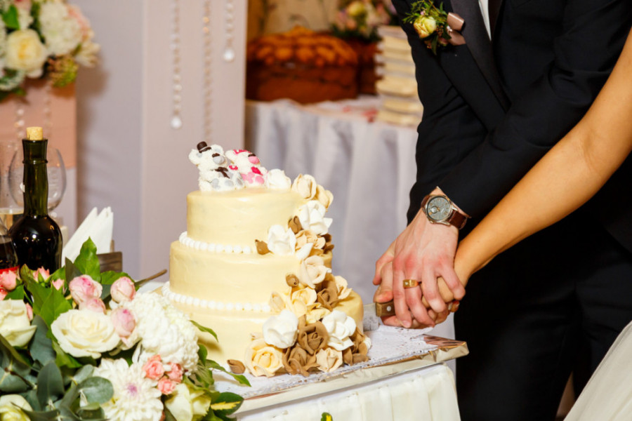 Beograđaninu na svadbi iz kutije nestalo nekoliko "debelih" koverti: Cifre su po 900 evra, a svi su se začudili na koga je POSUMNJAO