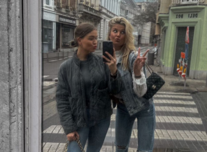 Ester je zanosna STJUARDESA: Otkriva najbolje TRIKOVE za putovanja, mnogi će vam ovog leta biti neophodni