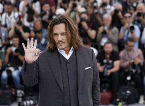 Baš mu se ne da: Posle suđenja i izbacivanja iz filma, Džoni Dep primio još jedan udarac - toliko je jak da je i nas zabolelo!