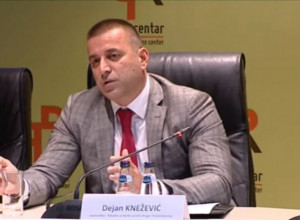 Šefovi policije Knežević i Živković pušteni da se brane sa slobode