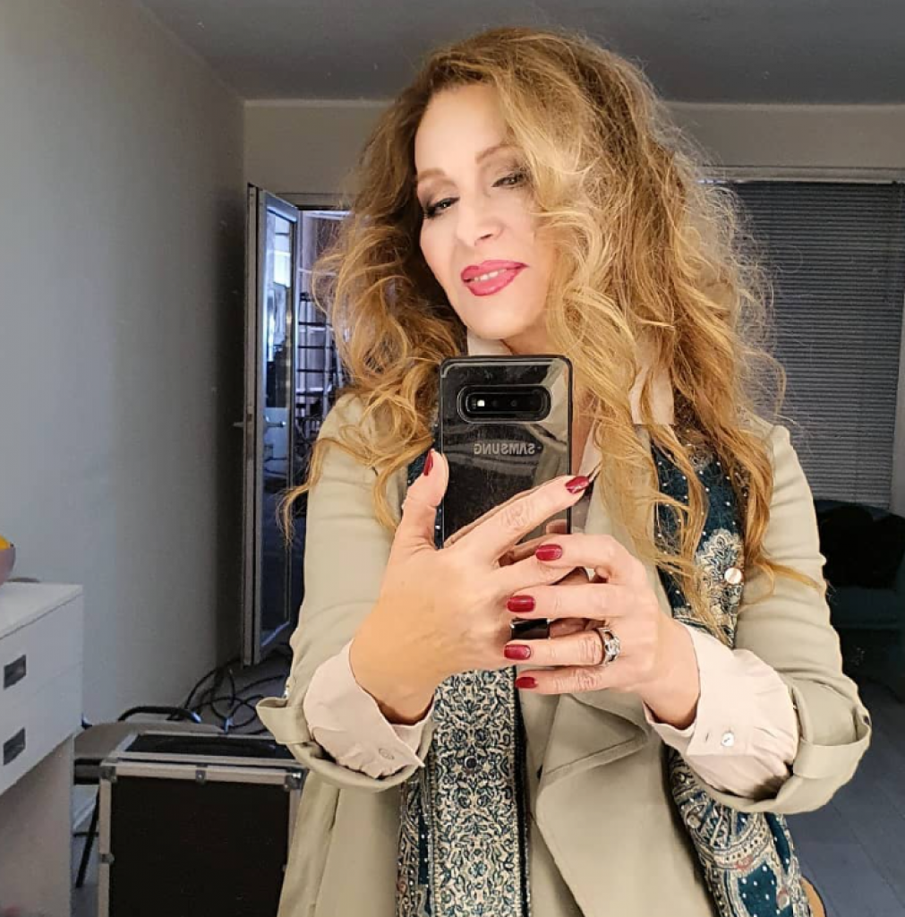 Naša slavna glumica ima 70 godina, a izgleda fantastično: Skida se u bikini bez problema, a ovo je njena tajna!