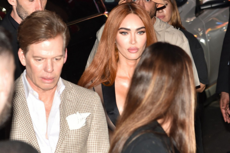 Ma ti si KRALJICA scene: Vratila se Megan Foks u krajnje PROVOKATIVNOM izdanju, ali na njoj je i krpa GLAMUROZNA