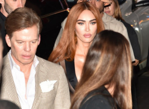 Ma ti si KRALJICA scene: Vratila se Megan Foks u krajnje PROVOKATIVNOM izdanju, ali na njoj je i krpa GLAMUROZNA